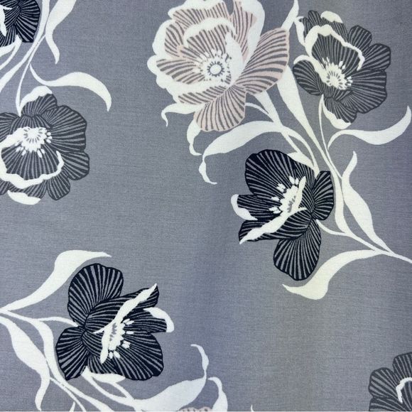 Ann Taylor Factory Gray Floral Skirt Size 2 Lined with a 5-1/2” Back Spl… - Picture 3 of 10